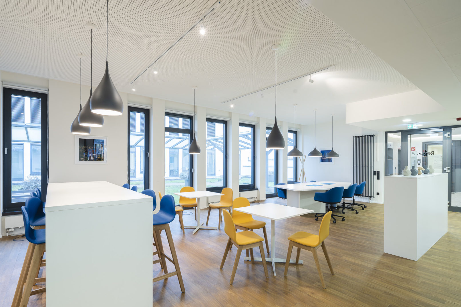 ISG & Regus - Hamburg, Germany - architecture photography by Dynamic Forms and Martin Foddanu Photography
