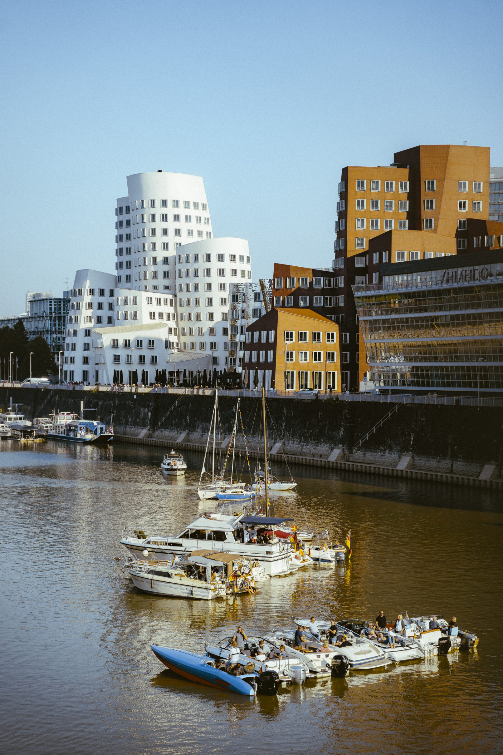 neuer zollhafen - dynamic forms -düsseldorf - frank gehry - architecture photography