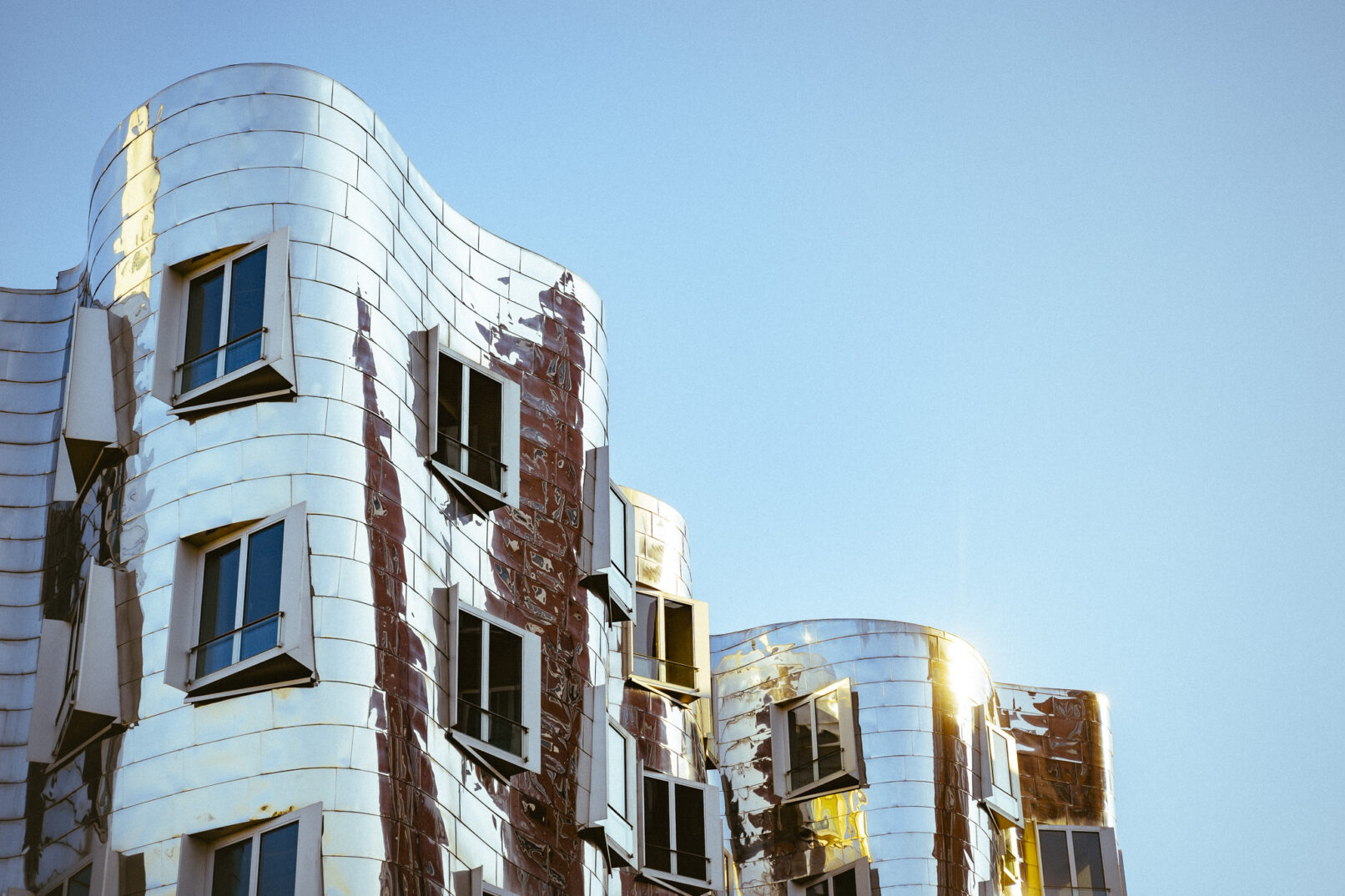 neuer zollhafen - dynamic forms -düsseldorf - frank gehry - architecture photography