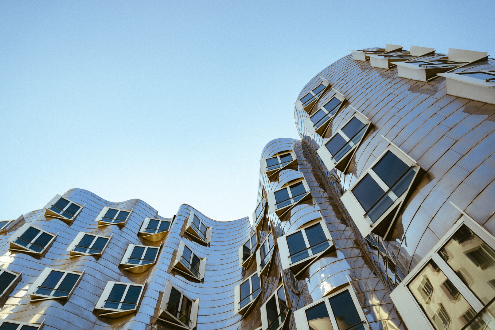 neuer zollhafen - dynamic forms -düsseldorf - frank gehry - architecture photography