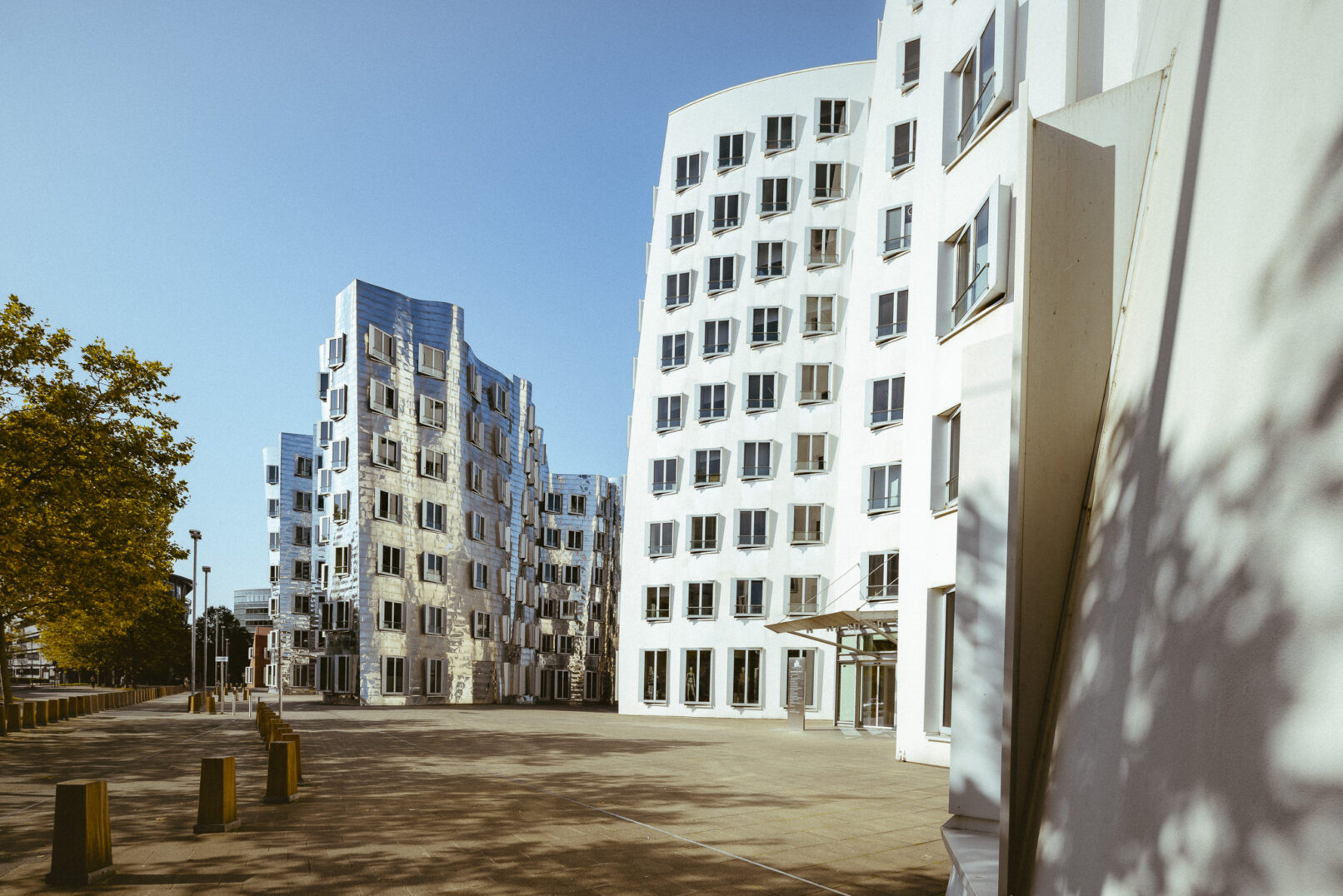 neuer zollhafen - dynamic forms -düsseldorf - frank gehry - architecture photography