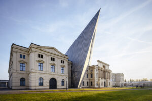 Militärhistorisches Museum in Dresden - Deutschland - dynamic forms - architecture photography
