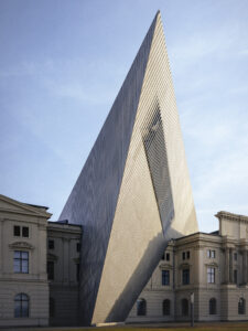 Militärhistorisches Museum in Dresden - Deutschland - dynamic forms - architecture photography