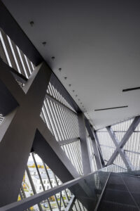 Militärhistorisches Museum in Dresden - Deutschland - dynamic forms - architecture photography